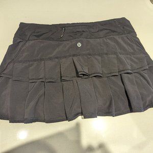 Lululemon | women’s pleat skirt | size 8